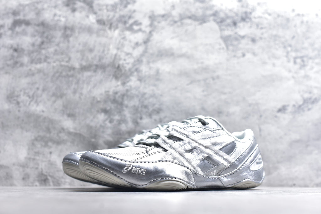 ASICS Hypersync Low-Top Trainer — Silver / White (Women’s)