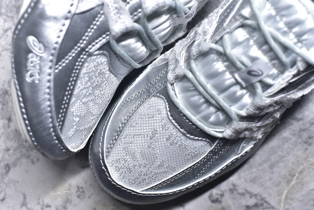 ASICS Hypersync Low-Top Trainer — Silver / White (Women’s)