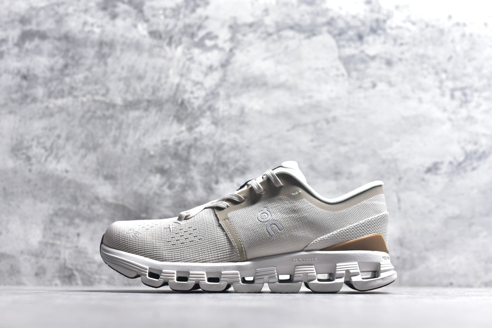 On Cloud X 4 — Ivory / Sand