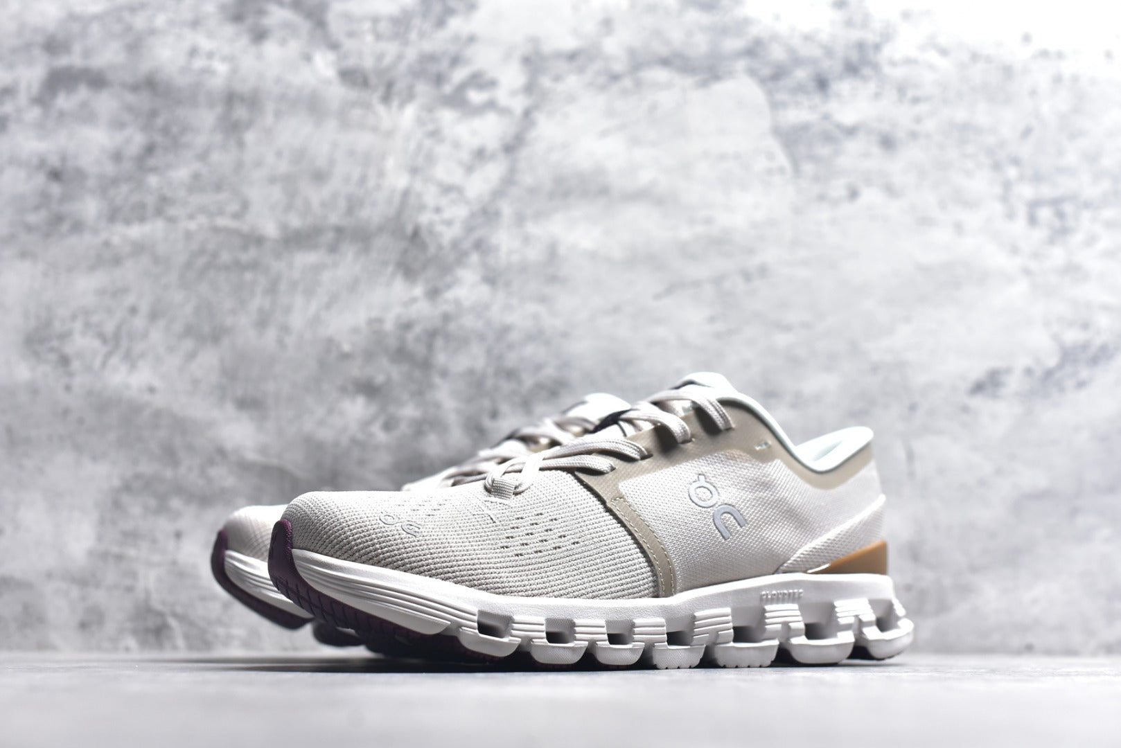 On Cloud X 4 — Ivory / Sand