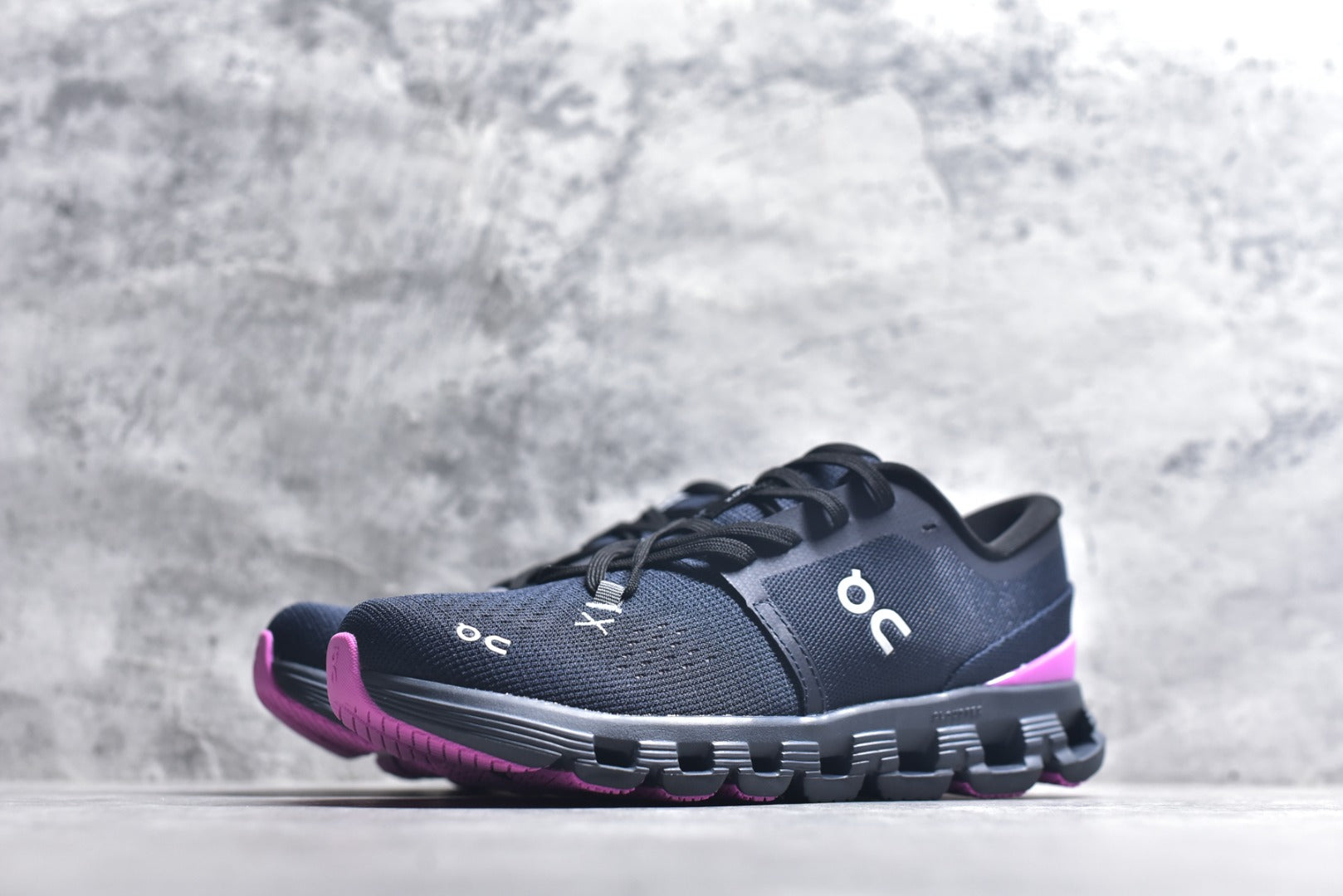 On Cloud X 4 — Black / Magenta
