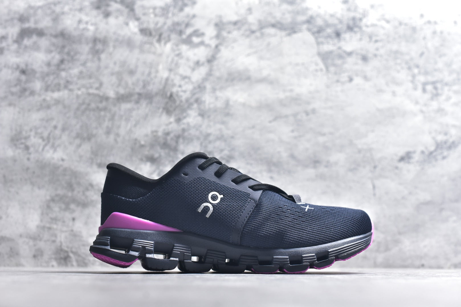On Cloud X 4 — Black / Magenta