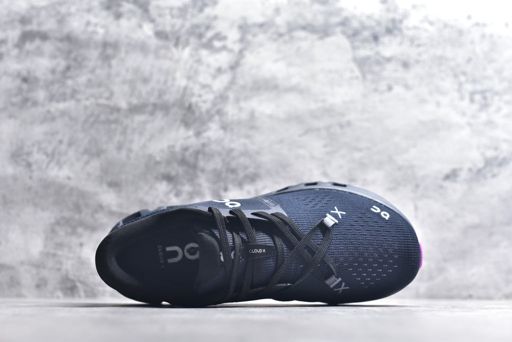 On Cloud X 4 — Black / Magenta