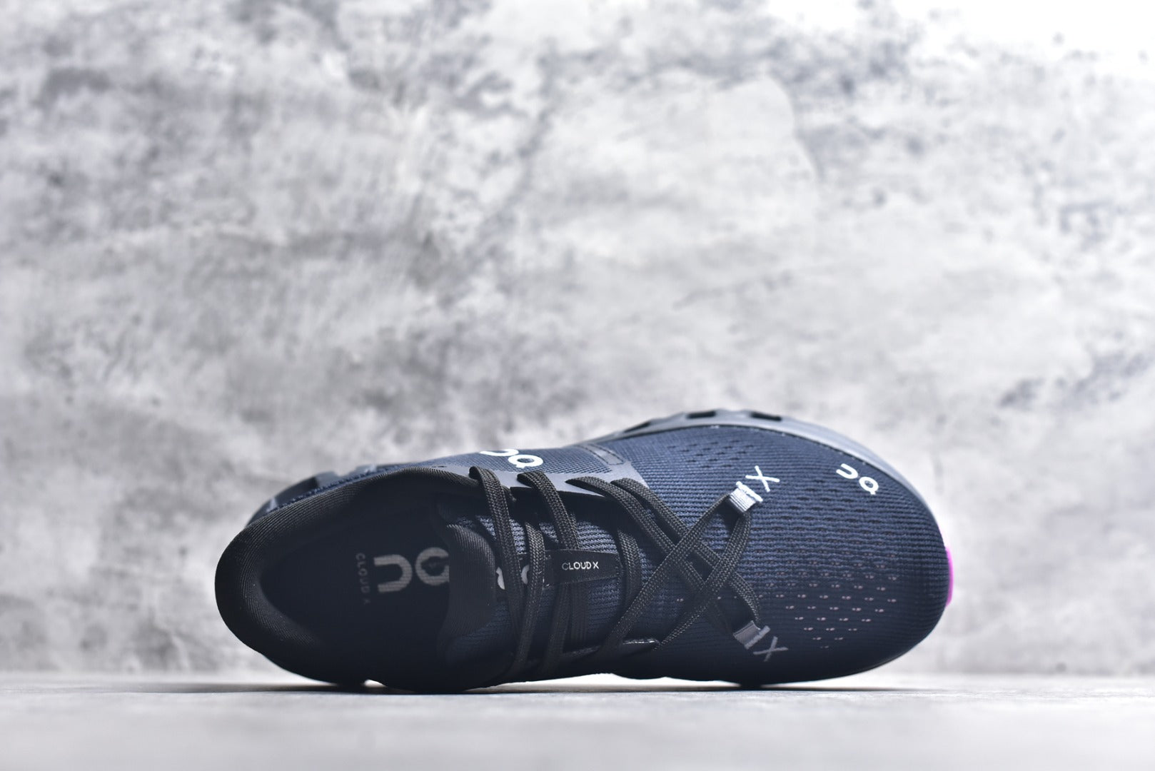 On Cloud X 4 — Black / Magenta