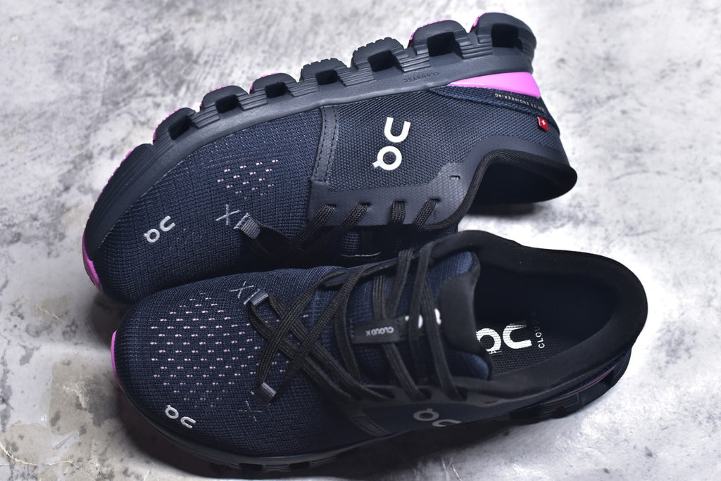 On Cloud X 4 — Black / Magenta