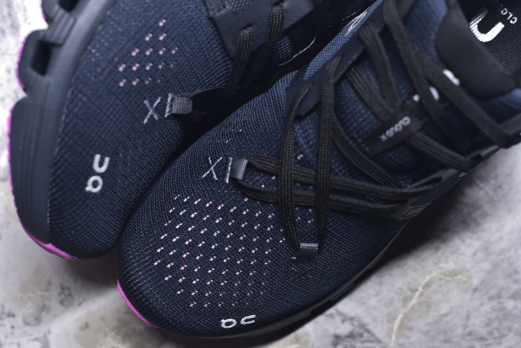 On Cloud X 4 — Black / Magenta
