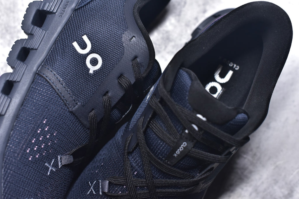 On Cloud X 4 — Black / Magenta