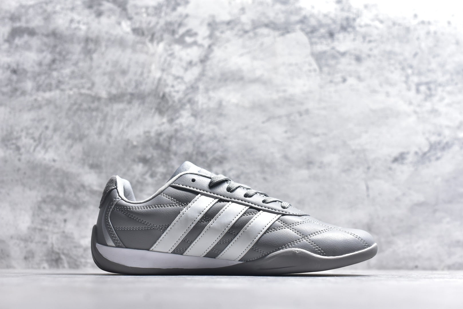 Adidas Adipista — Grey / White / Grey Gum