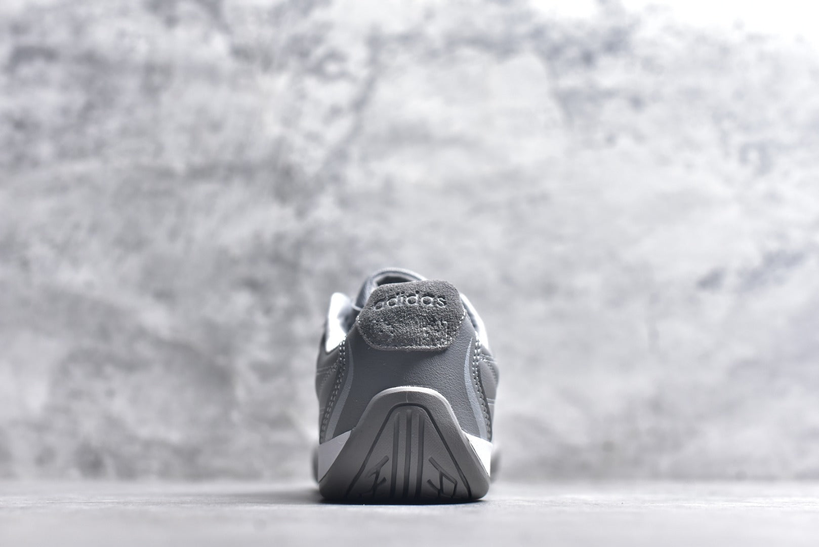 Adidas Adipista — Grey / White / Grey Gum