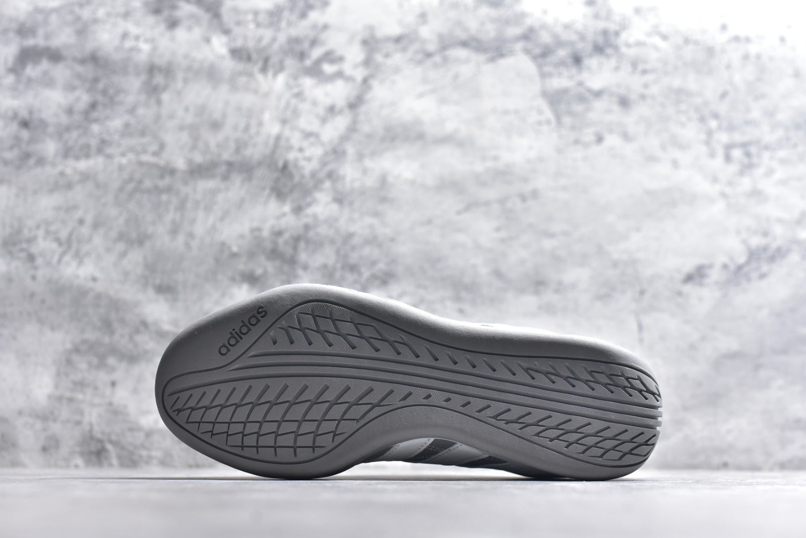 Adidas Adipista — Grey / White / Grey Gum