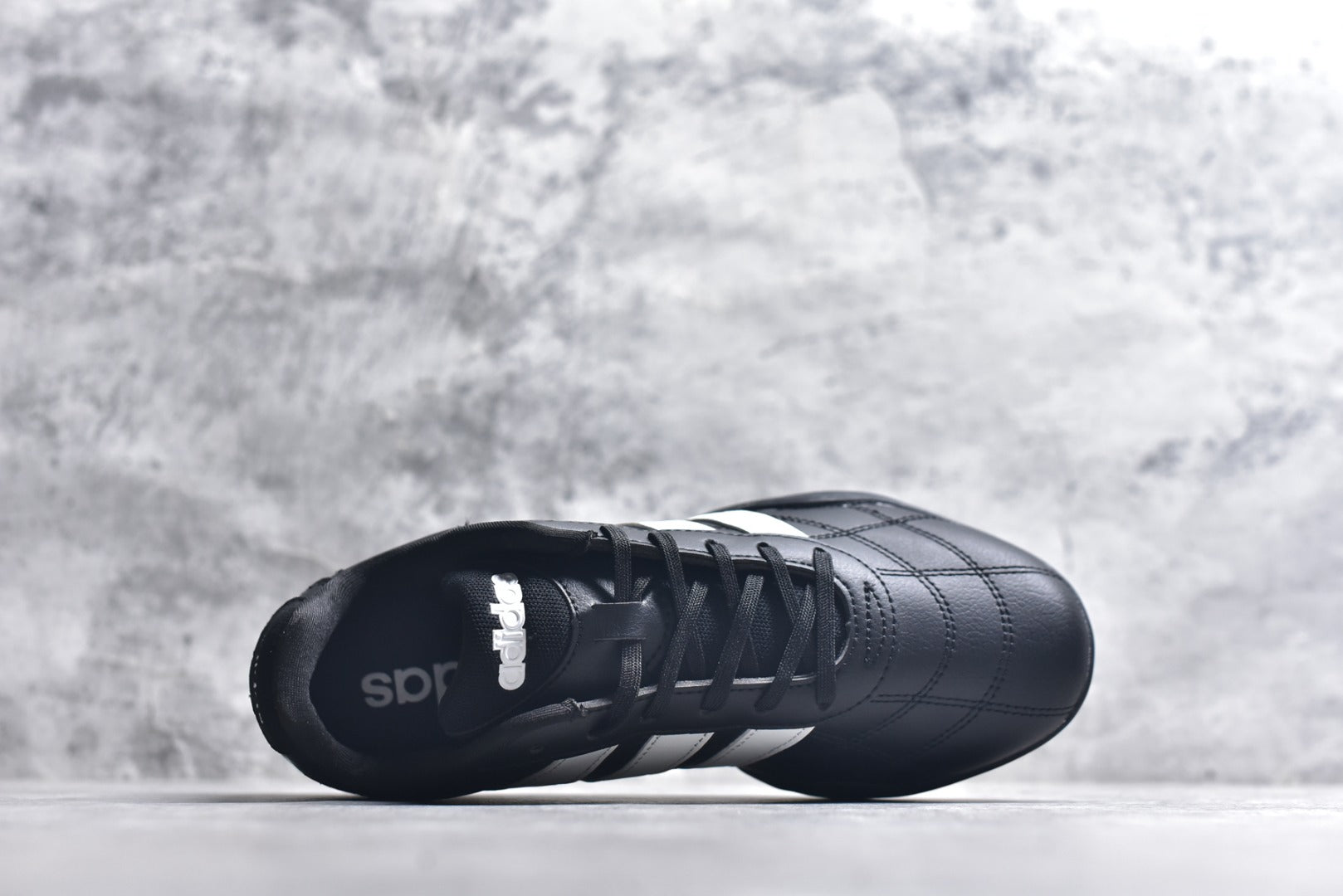 Adidas Adipista — Core Black / White / Black Gum