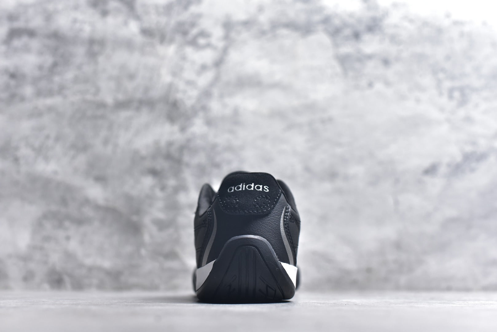 Adidas Adipista — Core Black / White / Black Gum