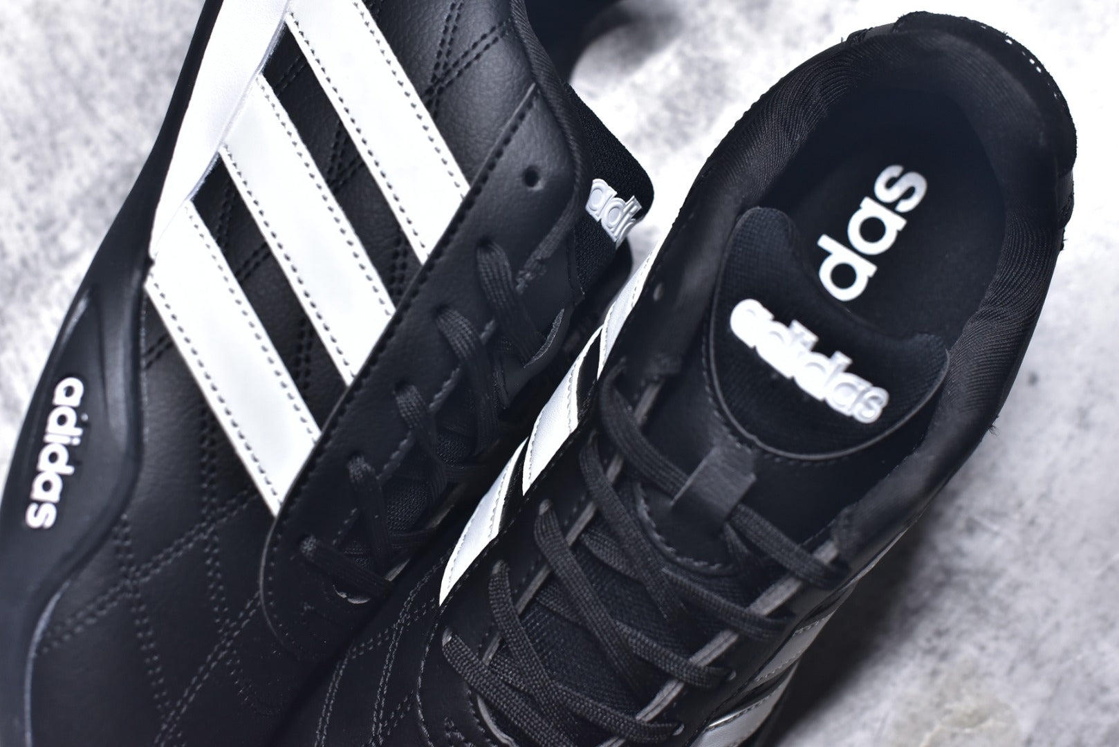 Adidas Adipista — Core Black / White / Black Gum