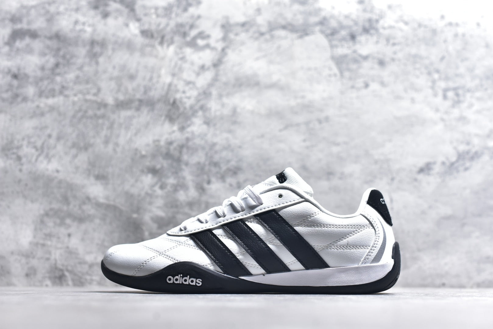 Adidas Adipista — Cloud White / Core Black / Black Gum