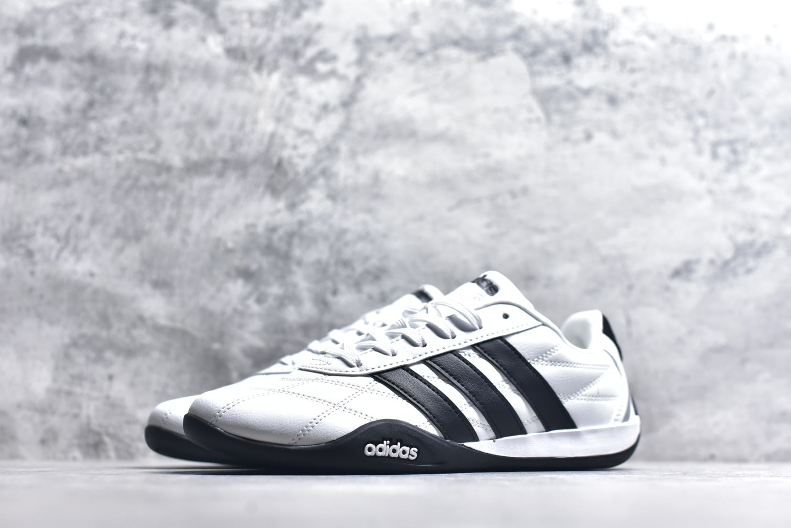 Adidas Adipista — Cloud White / Core Black / Black Gum