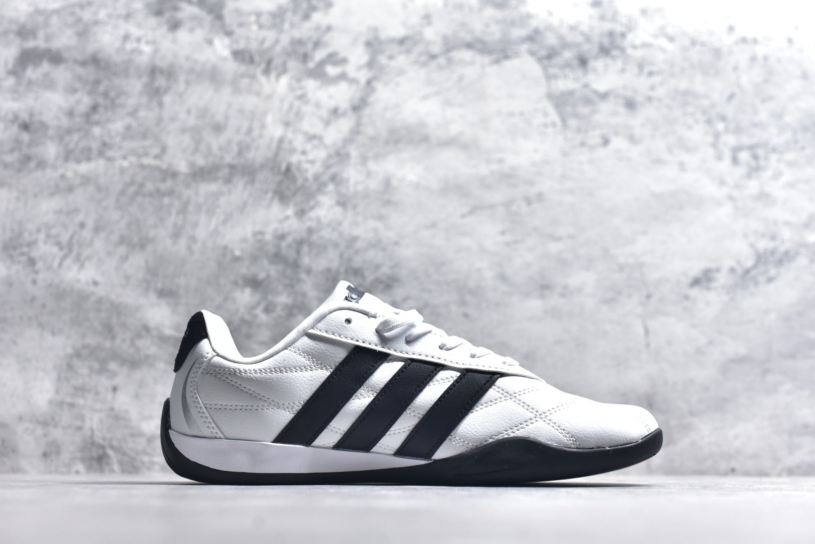 Adidas Adipista — Cloud White / Core Black / Black Gum