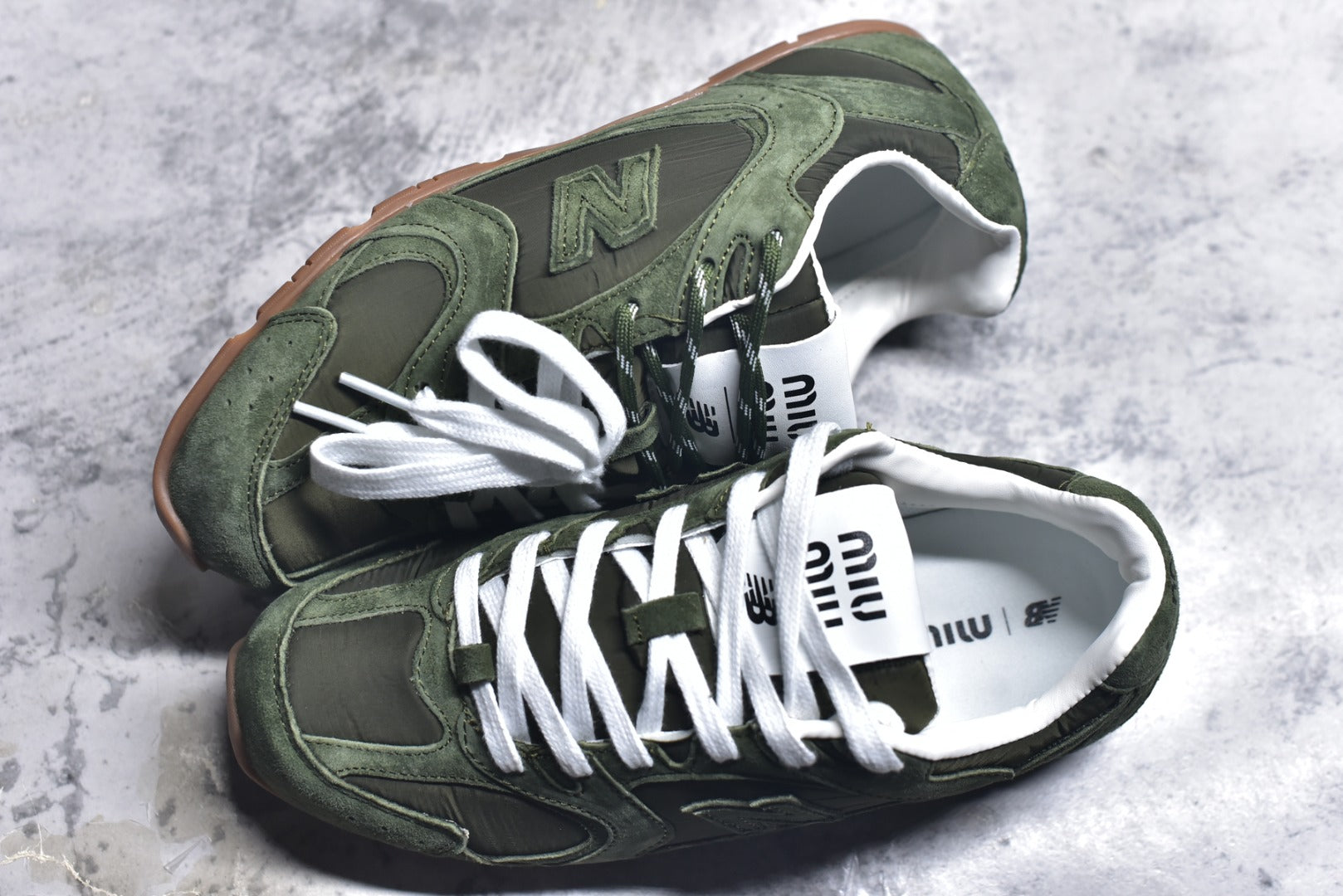 Miu Miu x New Balance 530 ECAP523059B