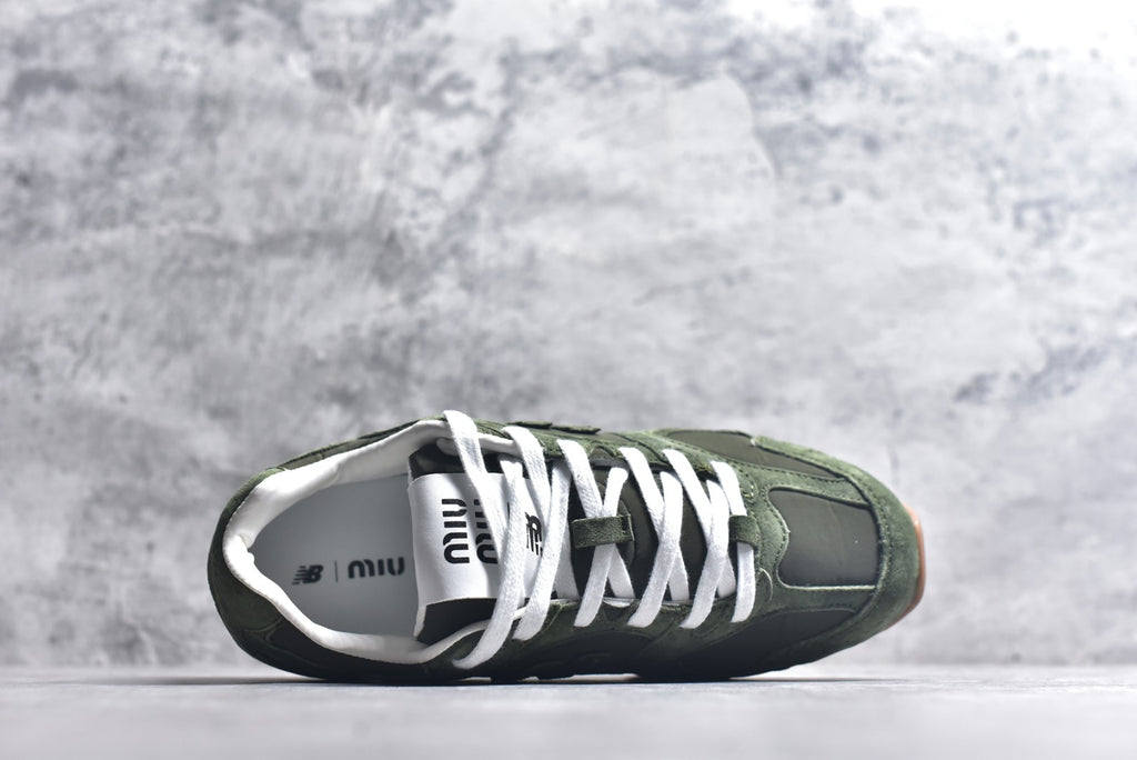 Miu Miu x New Balance 530 ECAP523059B