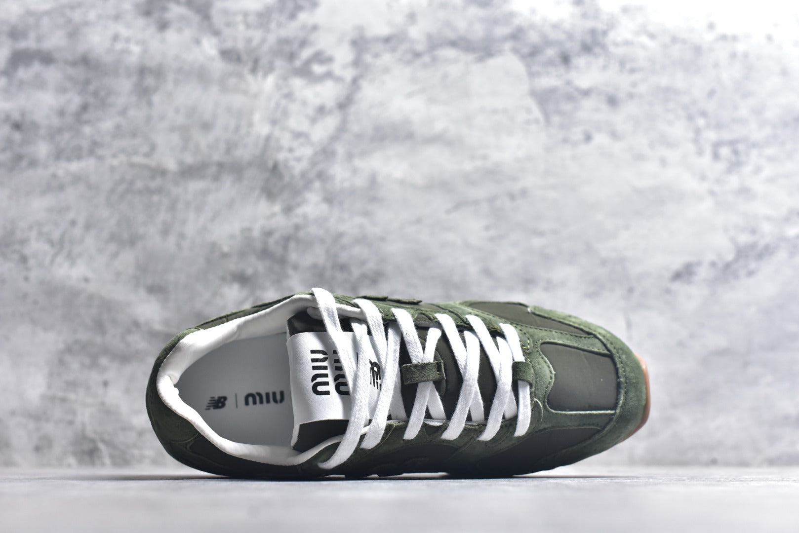 Miu Miu x New Balance 530 ECAP523059B