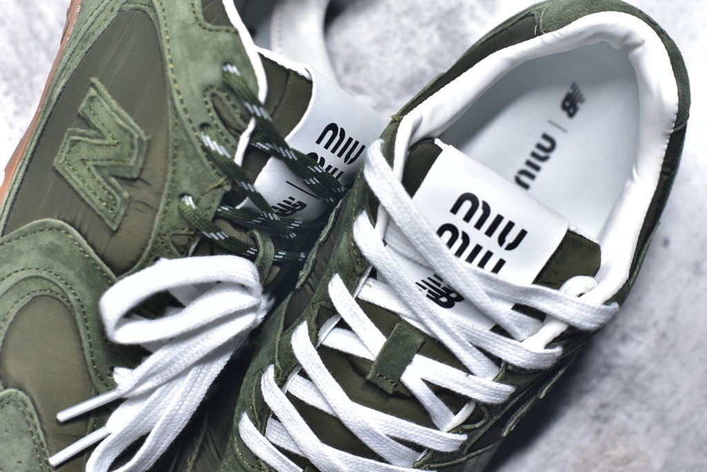 Miu Miu x New Balance 530 ECAP523059B