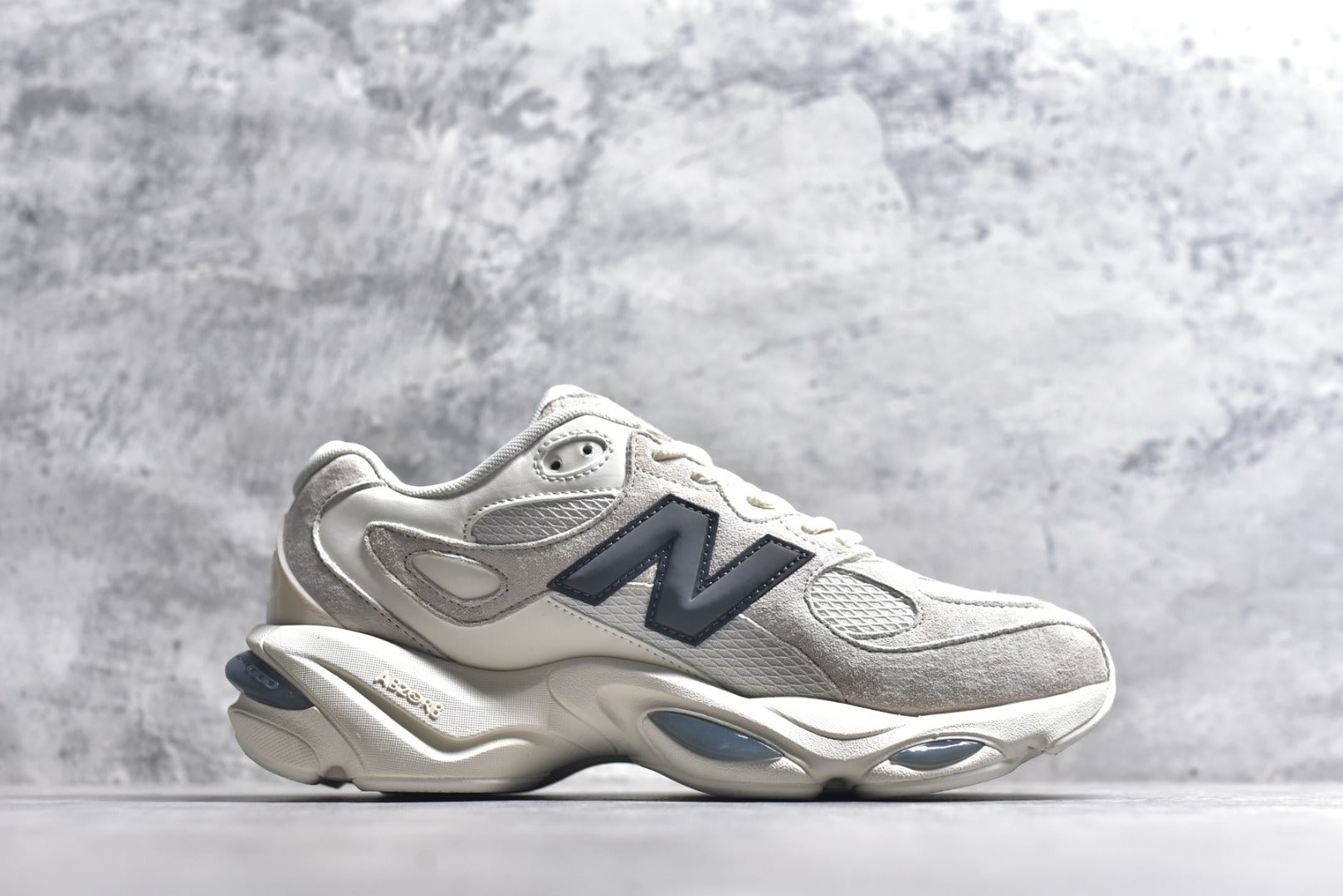 New Balance 983