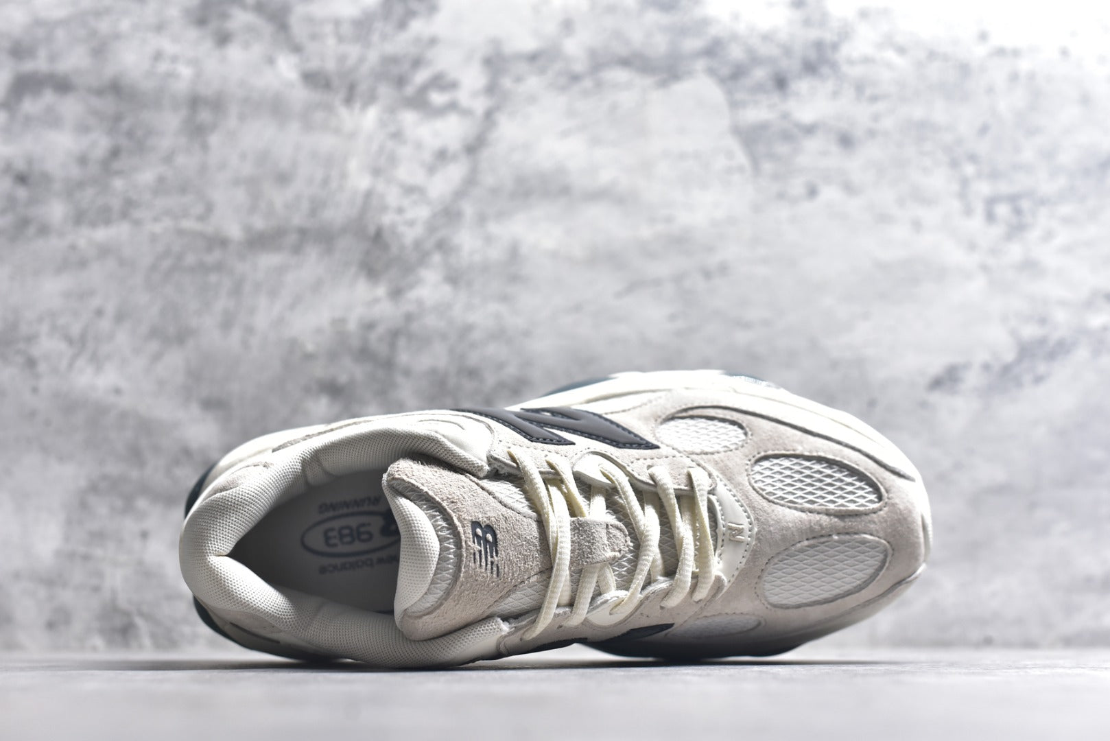 New Balance 983