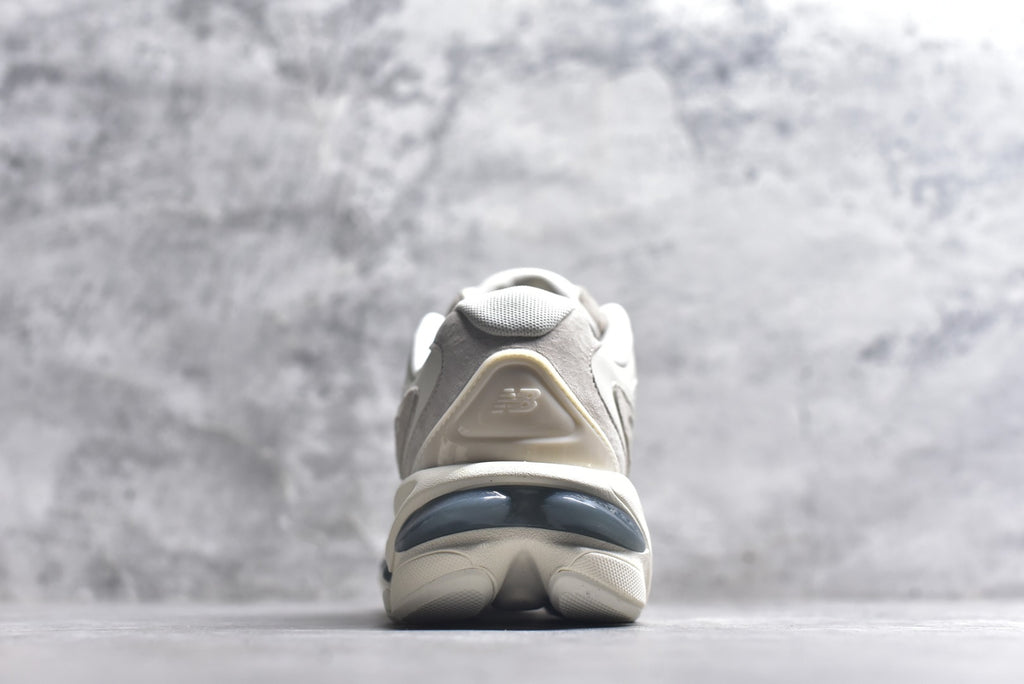 New Balance 983