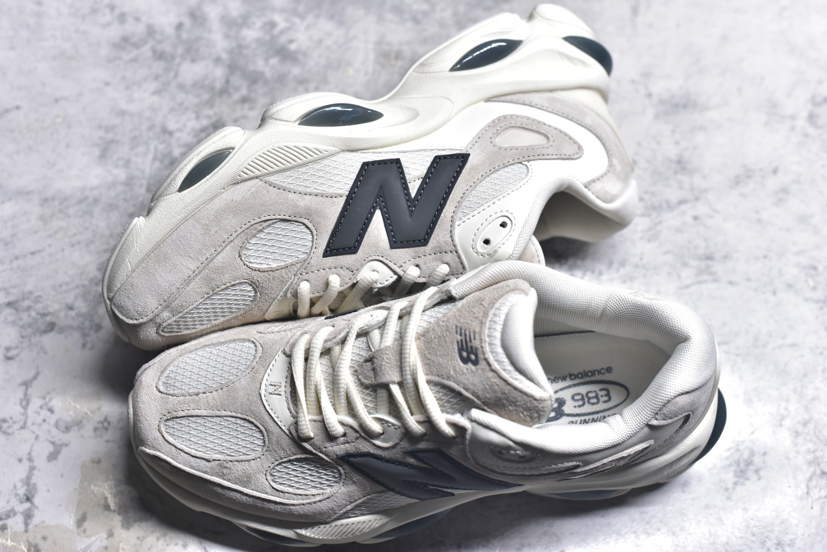 New Balance 983