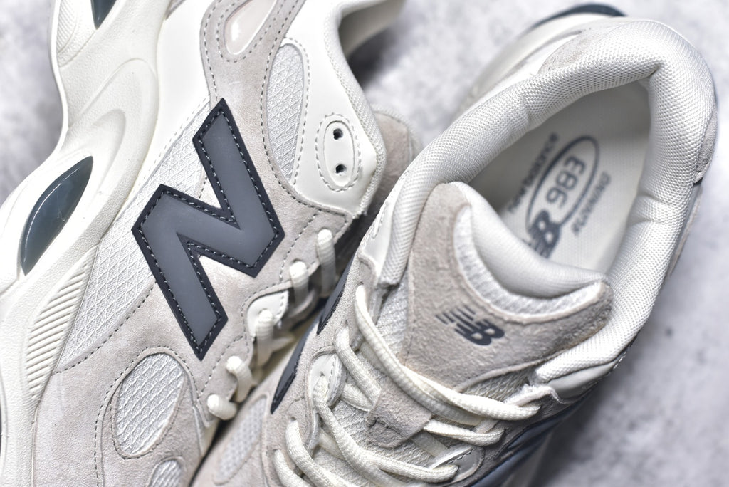 New Balance 983