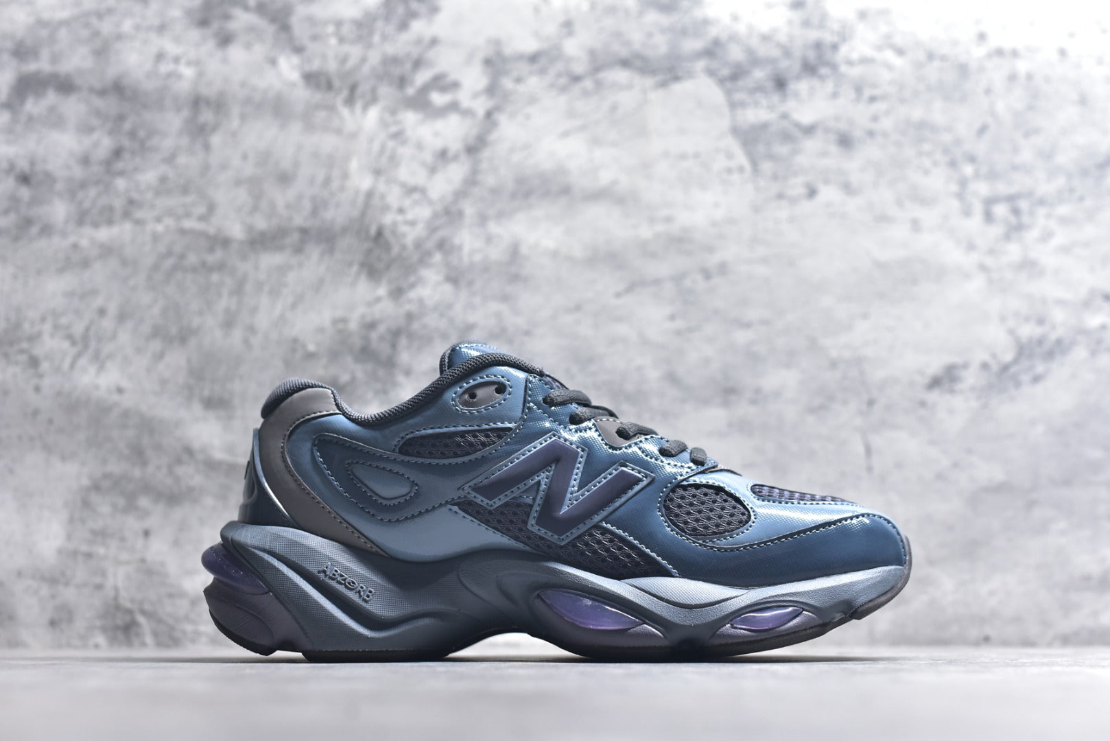 New Balance 983