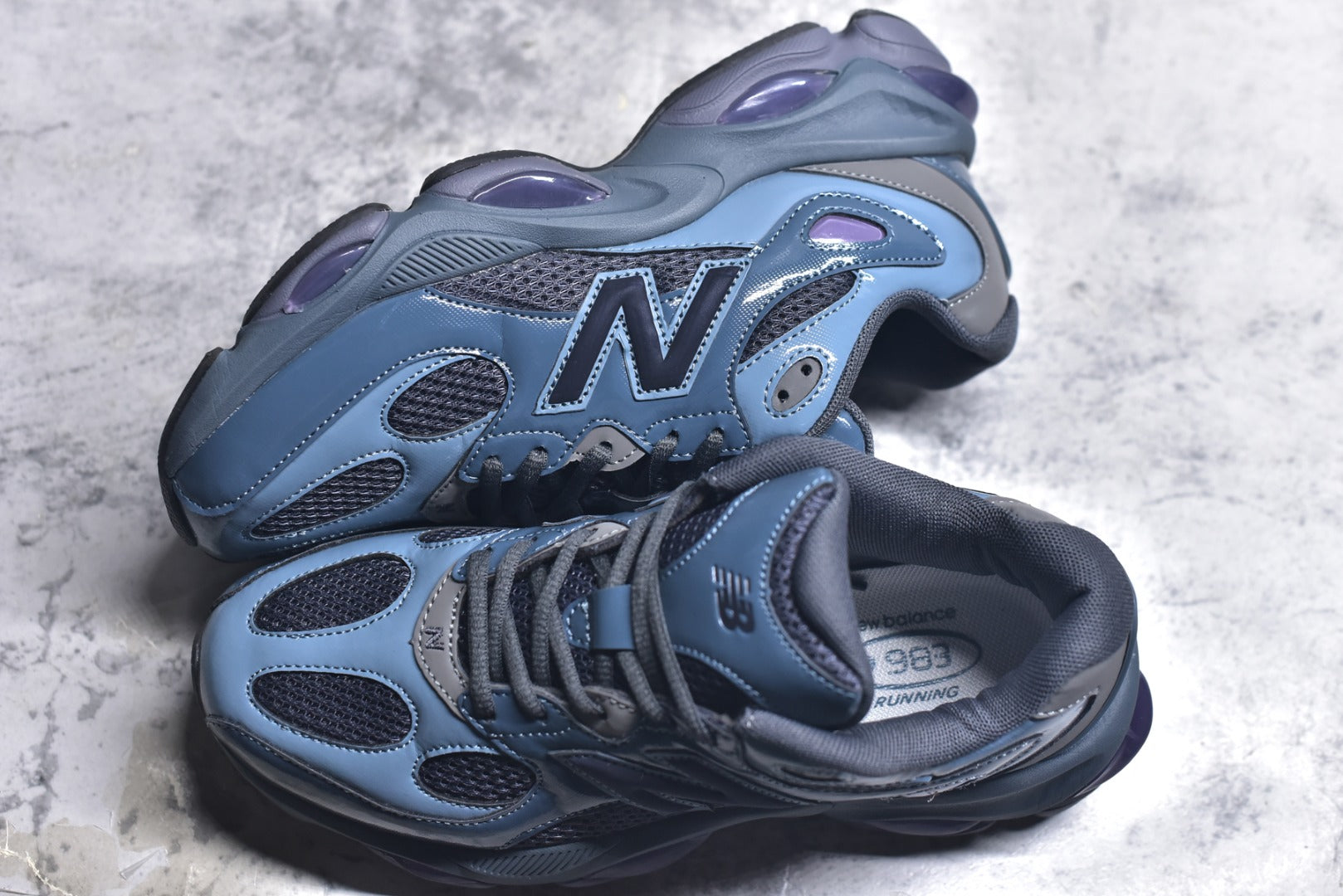 New Balance 983