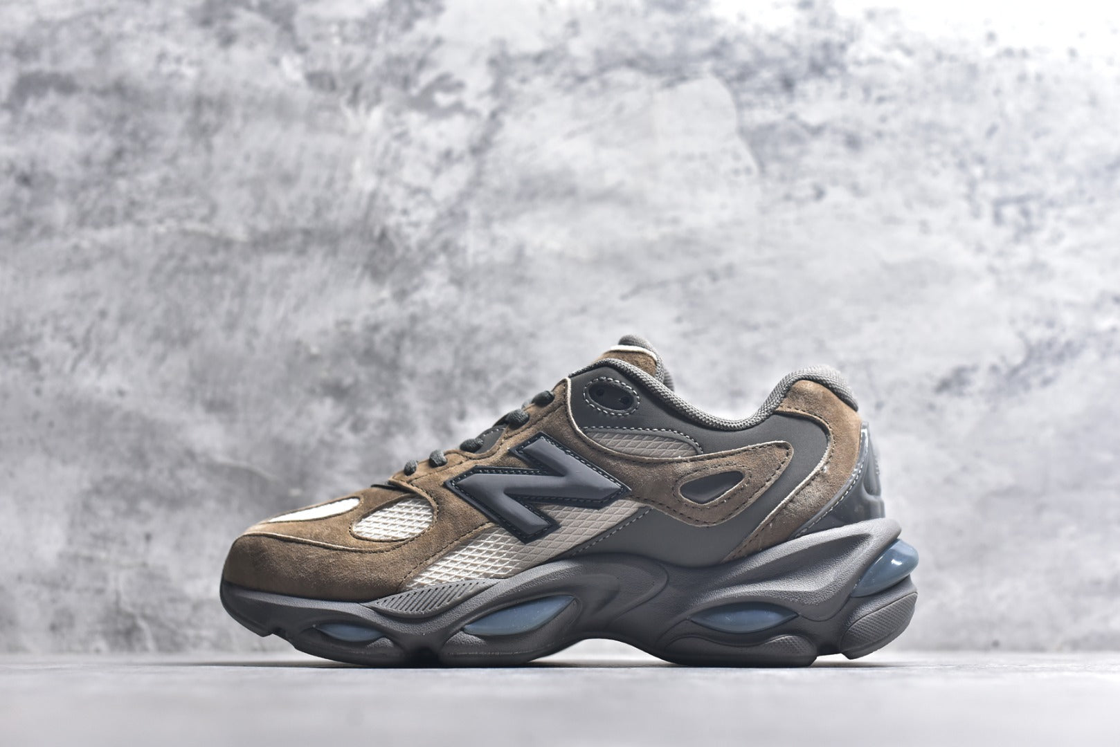 New Balance 983