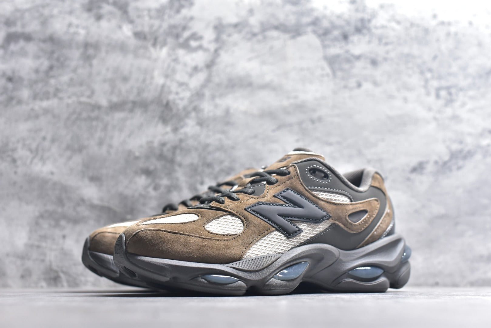 New Balance 983