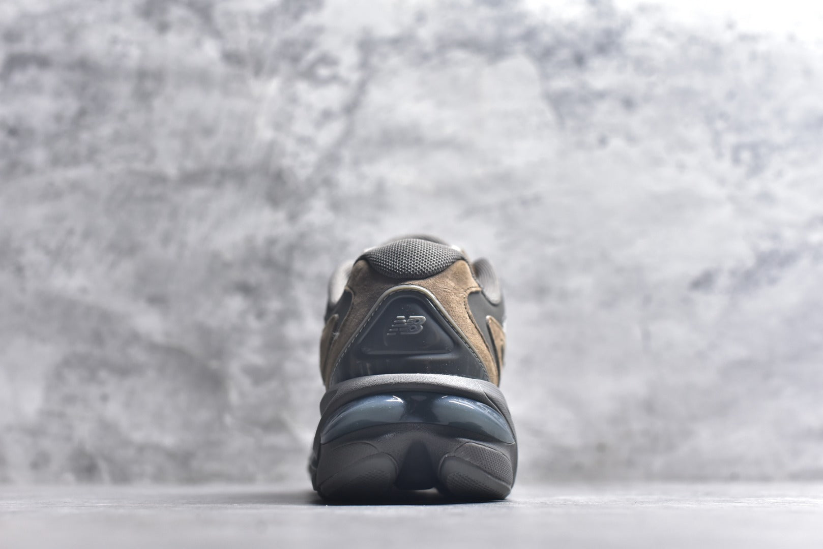 New Balance 983