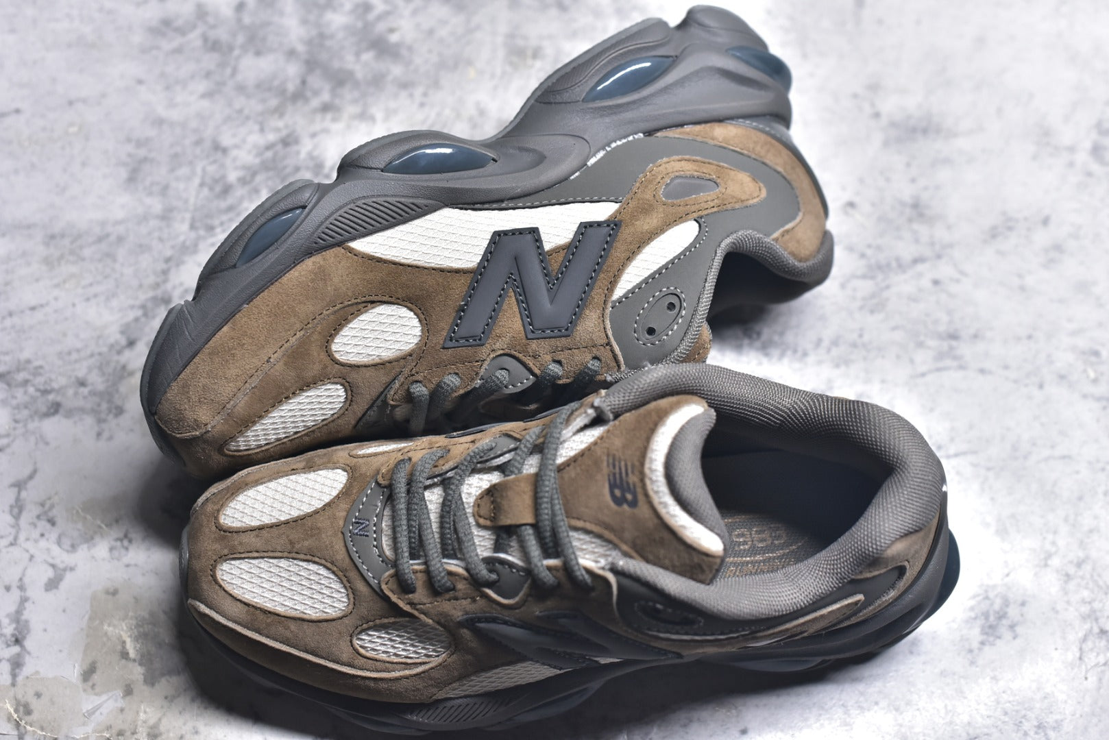 New Balance 983
