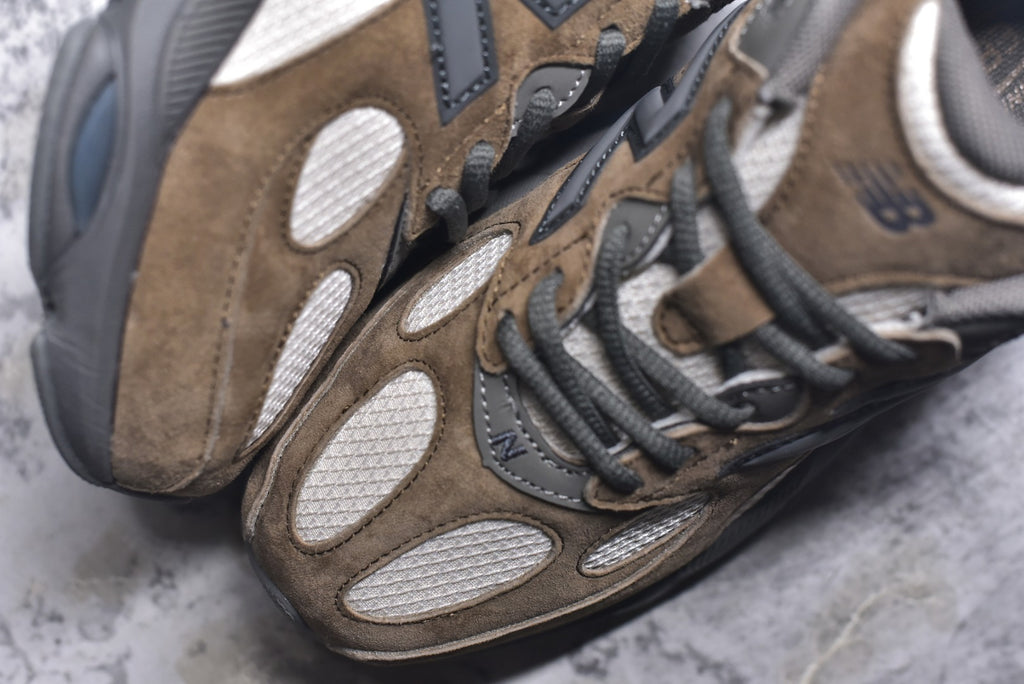 New Balance 983