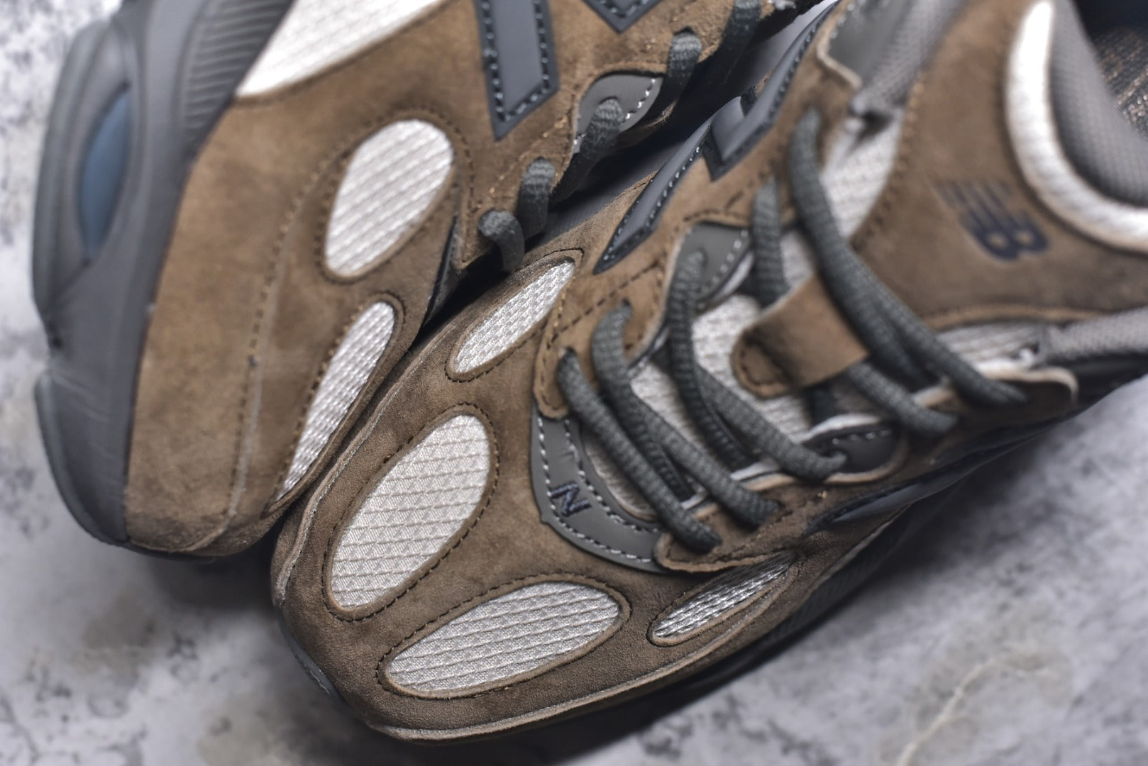 New Balance 983