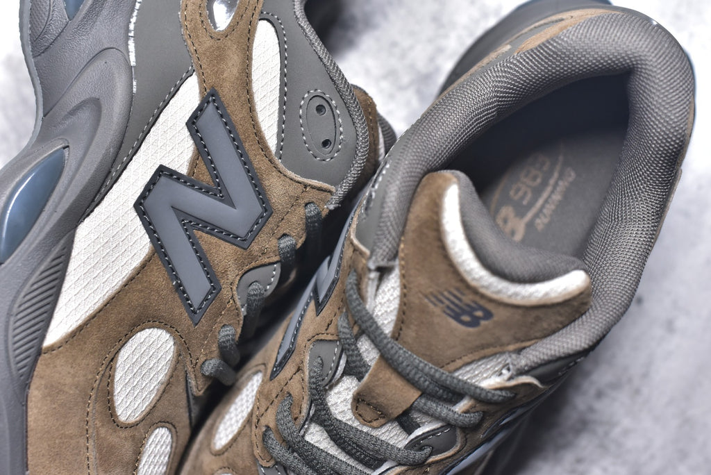 New Balance 983