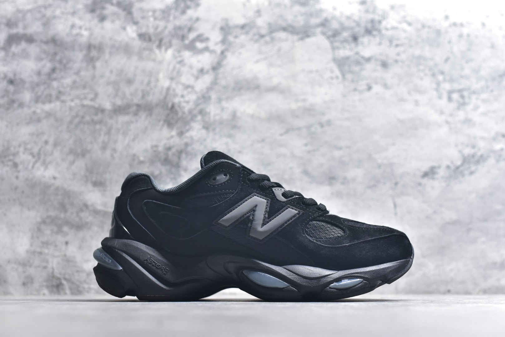 New Balance 983