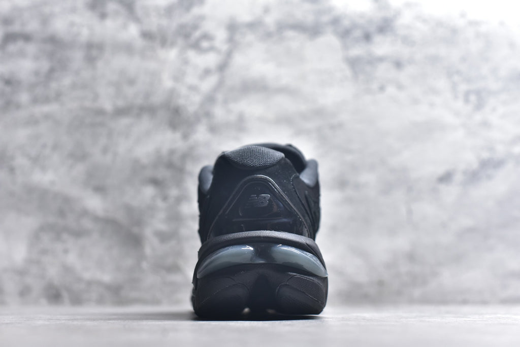 New Balance 983