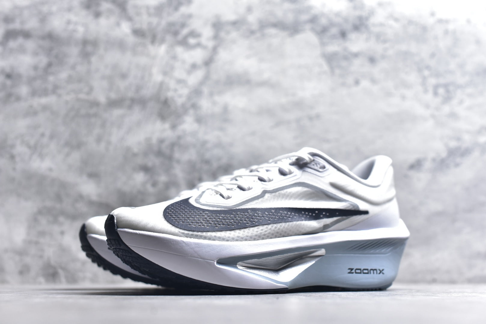 Nike Zoom Fly 6 Lightweight Flyknit Low-Top Running Sneaker | FN8455-104