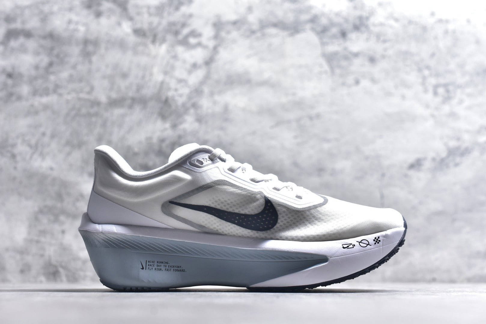 Nike Zoom Fly 6 Lightweight Flyknit Low-Top Running Sneaker | FN8455-104
