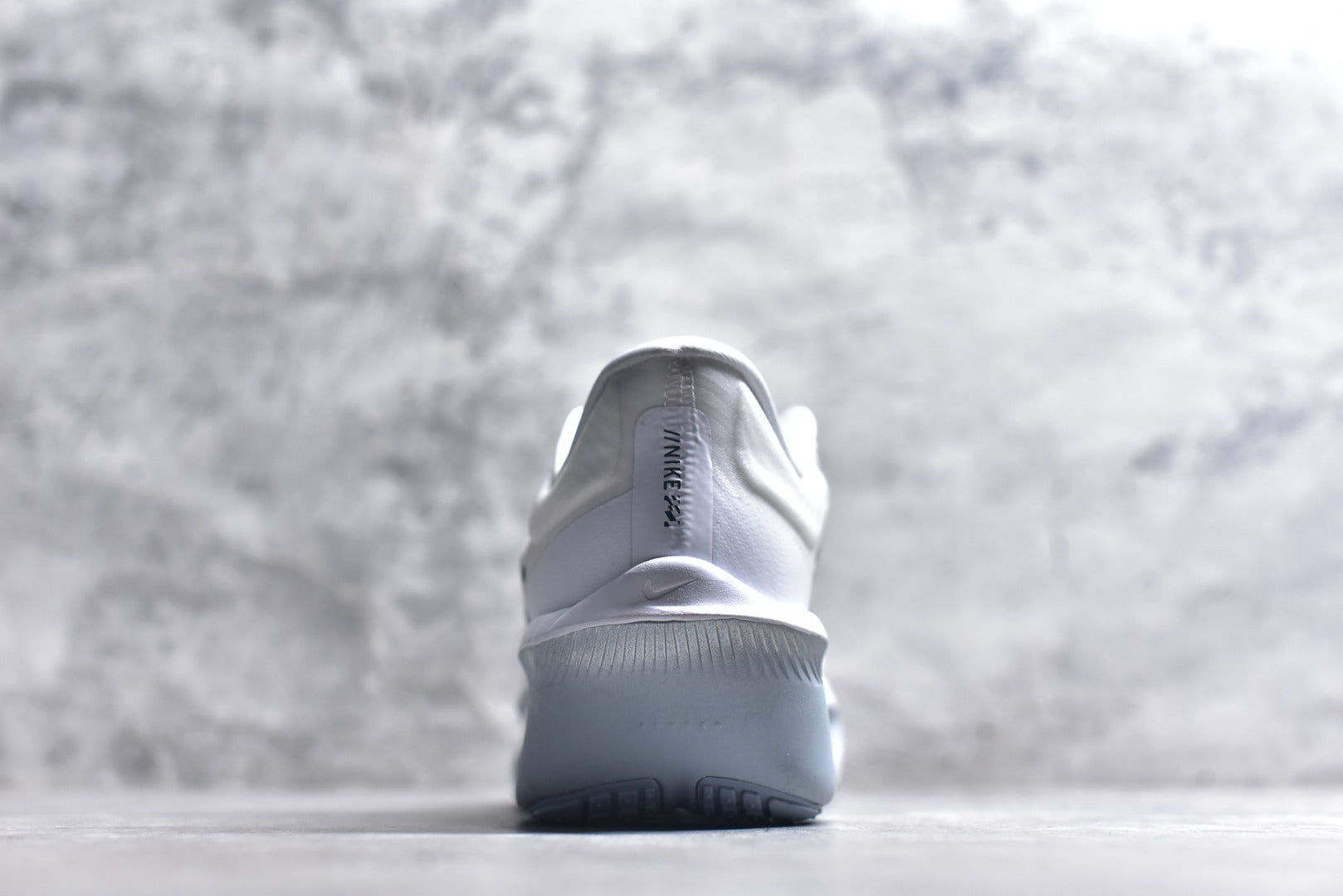 Nike Zoom Fly 6 Lightweight Flyknit Low-Top Running Sneaker | FN8455-104