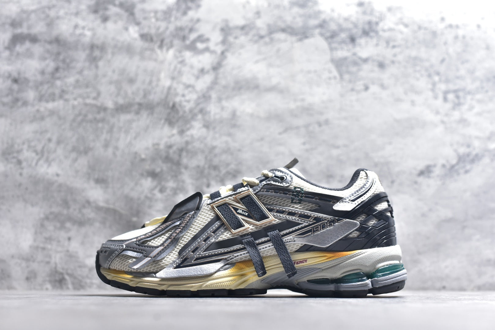 New Balance 1906 Retro Lifestyle Sneaker | M1906AD