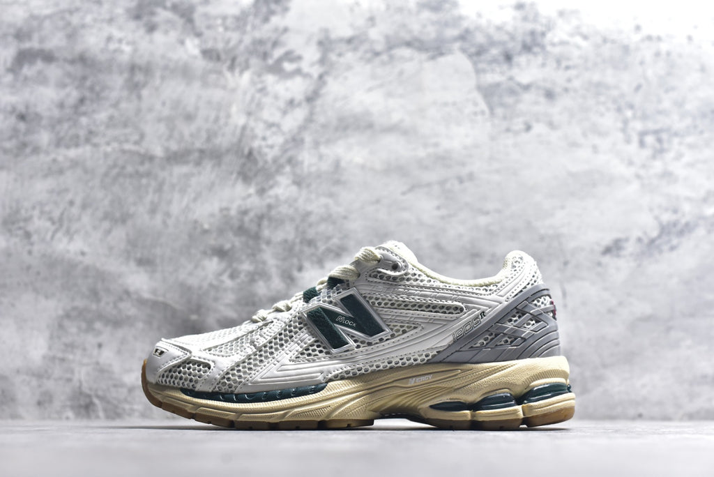 New Balance 1906 Retro Lifestyle Sneaker | W1906RQ
