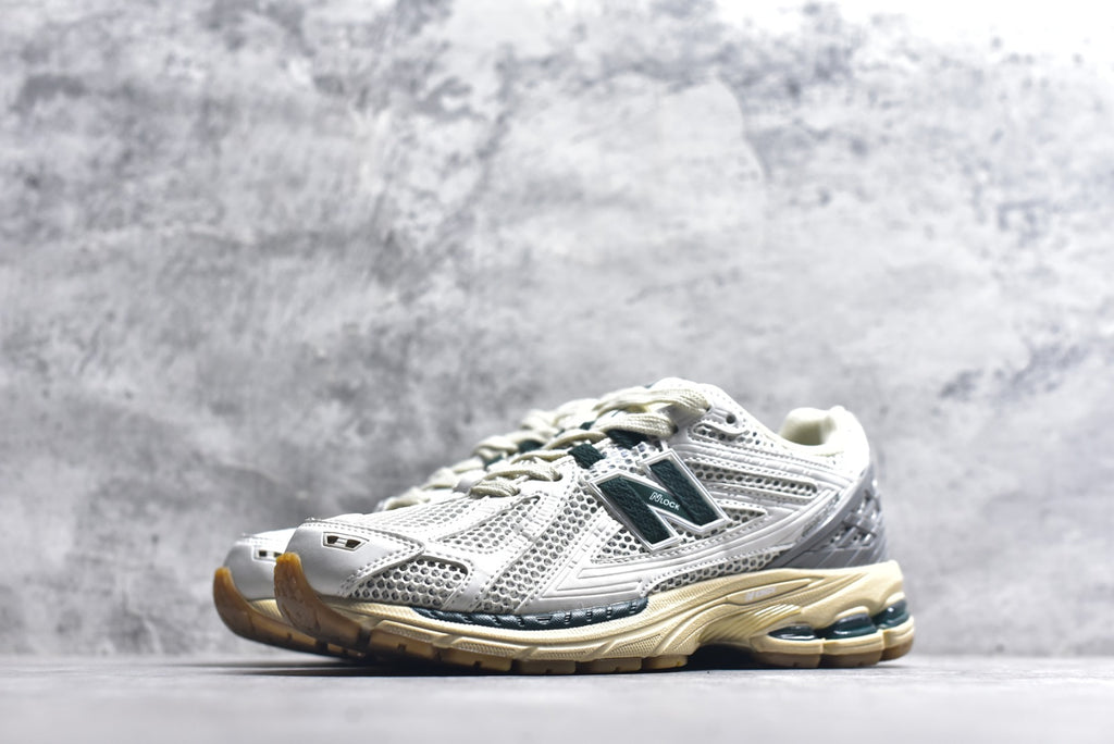 New Balance 1906 Retro Lifestyle Sneaker | W1906RQ