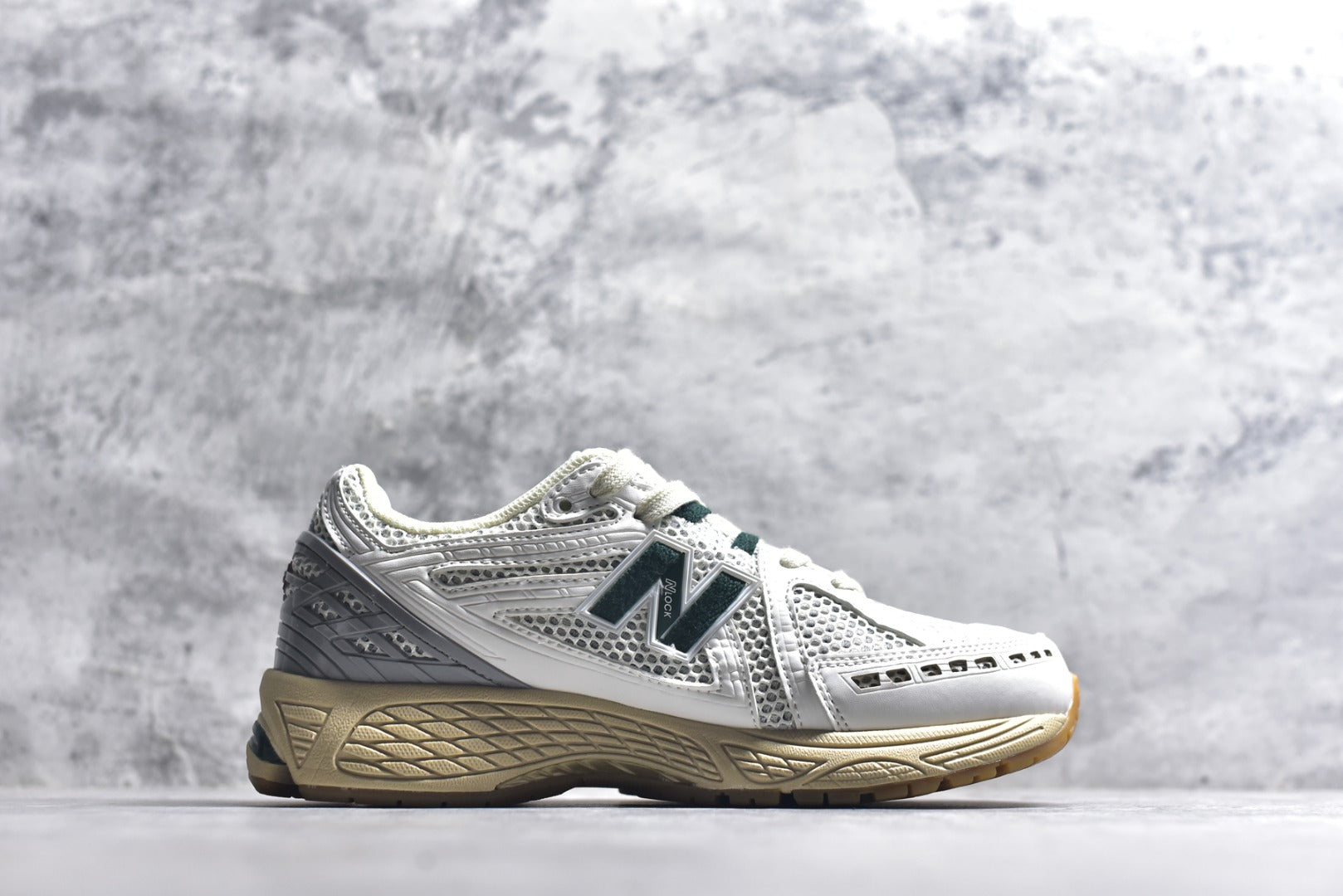 New Balance 1906 Retro Lifestyle Sneaker | W1906RQ