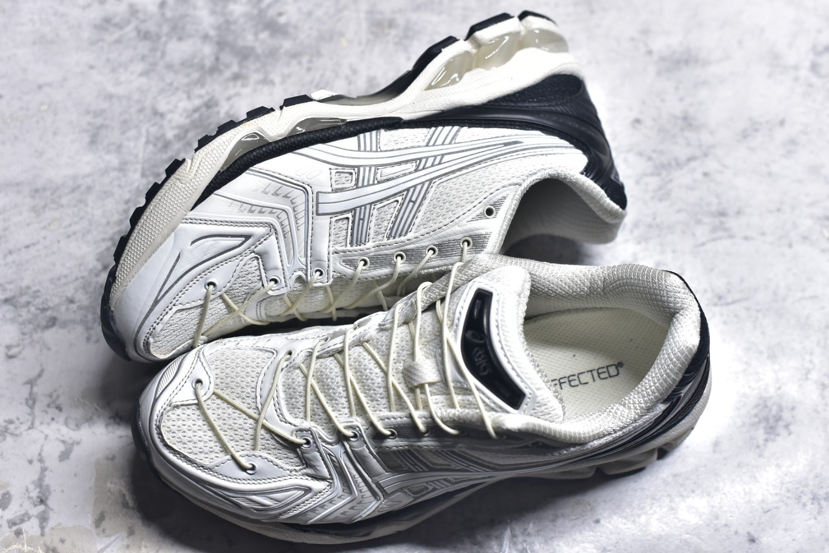 ASICS GEL-KAYANO 14 Retro Running Lifestyle Sneaker | 1201A922-100