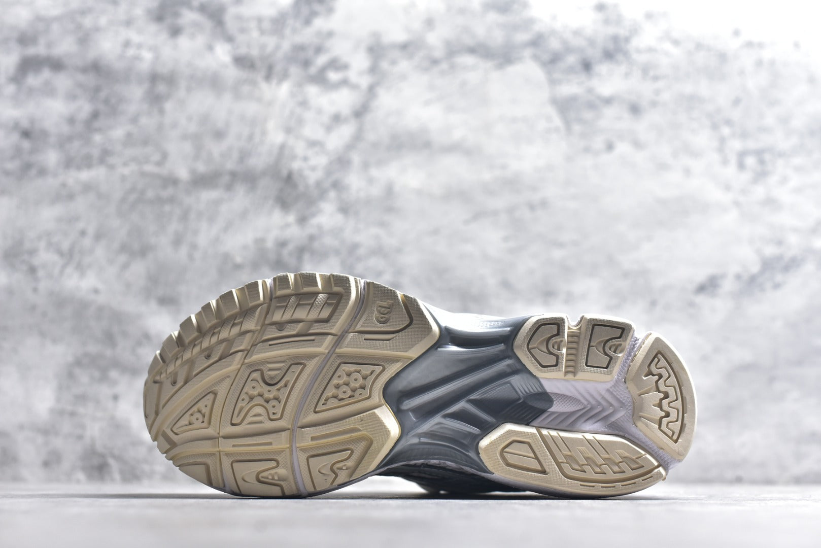 ASICS GEL-KAYANO 14 Retro Running Lifestyle Sneaker | 1201A457-100