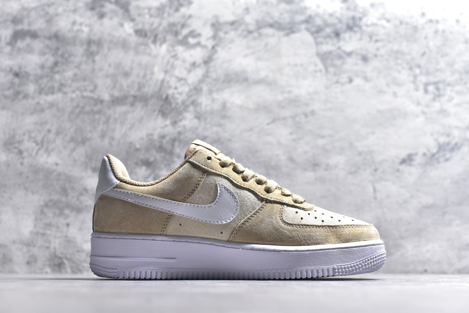 Nike Air Force 1 Low '07 Lifestyle Sneaker | IQ9964-200
